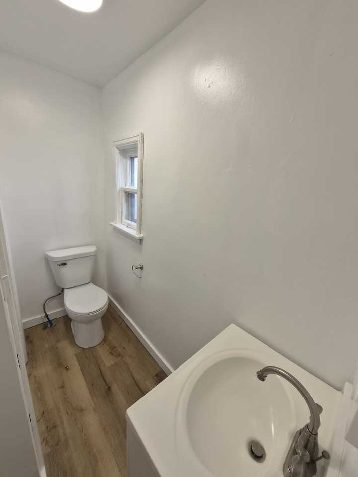 212 1/2 Adams Ave #212-1-2 - Photo 4 of 9