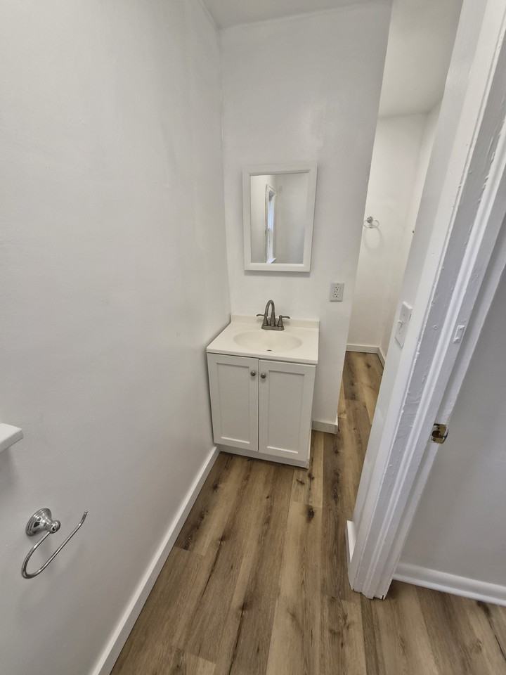 212 1/2 Adams Ave #212-1-2 - Photo 5 of 9