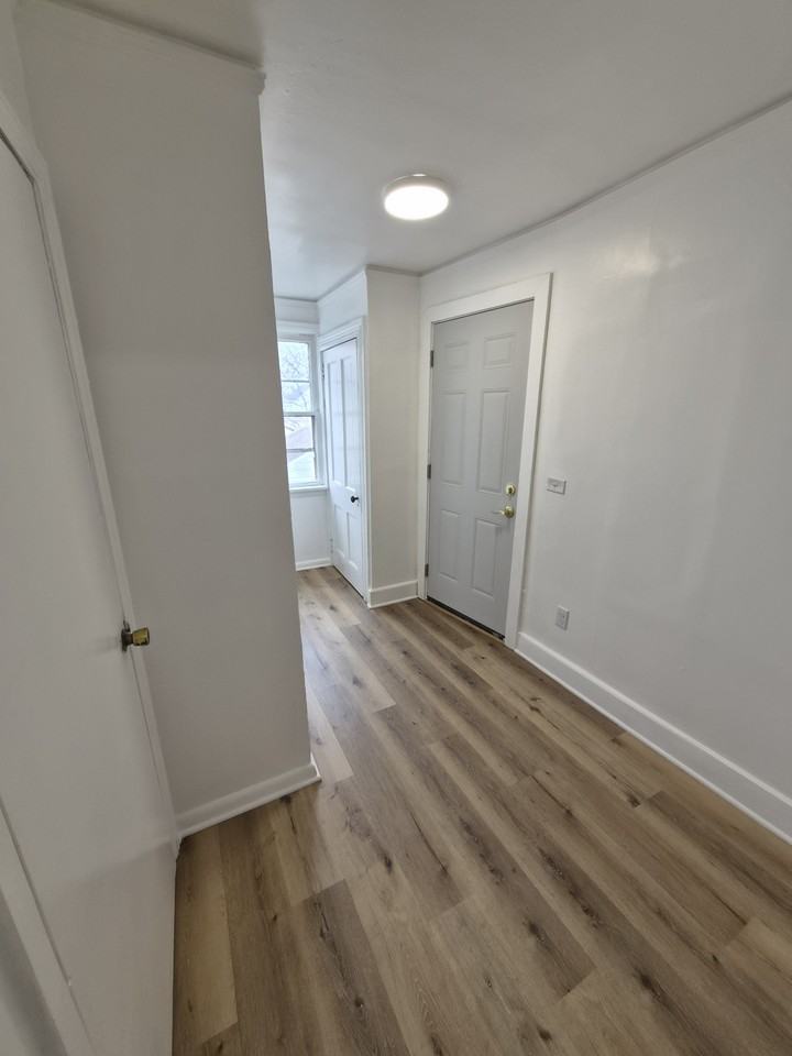 212 1/2 Adams Ave #212-1-2 - Photo 6 of 9