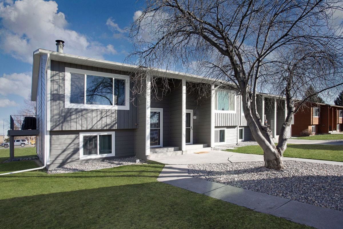 371 Cape Cod Dr - Photo 2 of 13