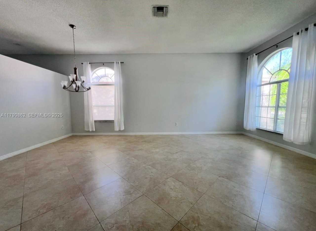 14365 Northwest 15th Street - Photo 7 of 33