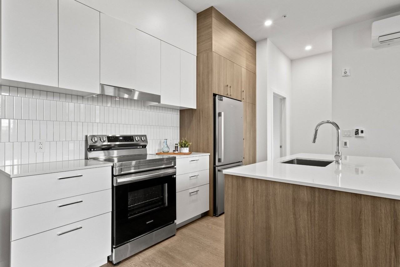 220 Boul Harwood - Photo 2 of 24