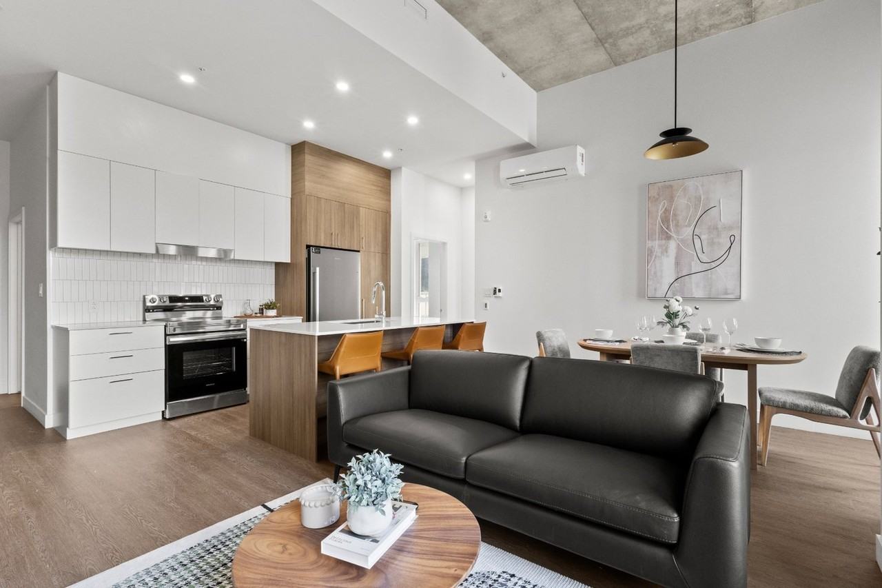 220 Boul Harwood - Photo 6 of 24