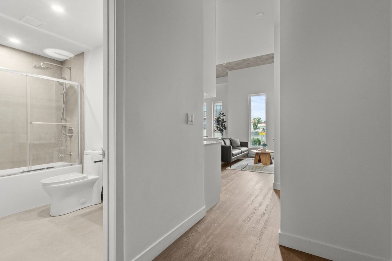 220 Boul Harwood - Photo 7 of 24