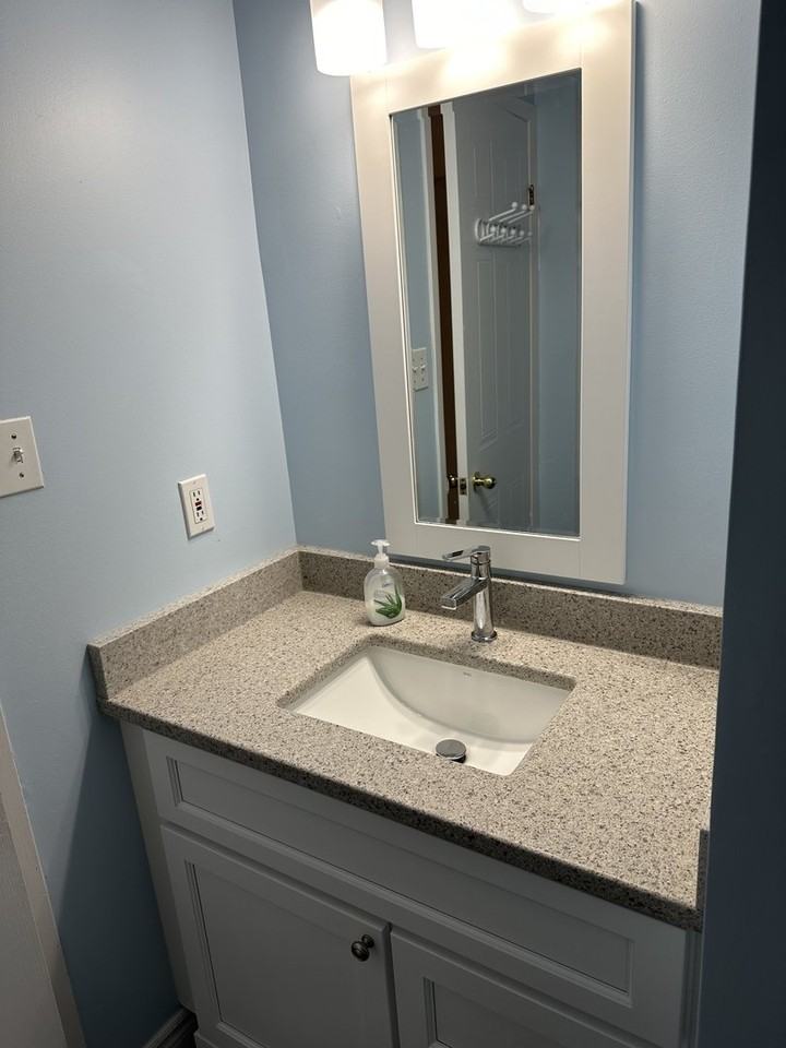 465 Woolwich St - Photo 2 of 17