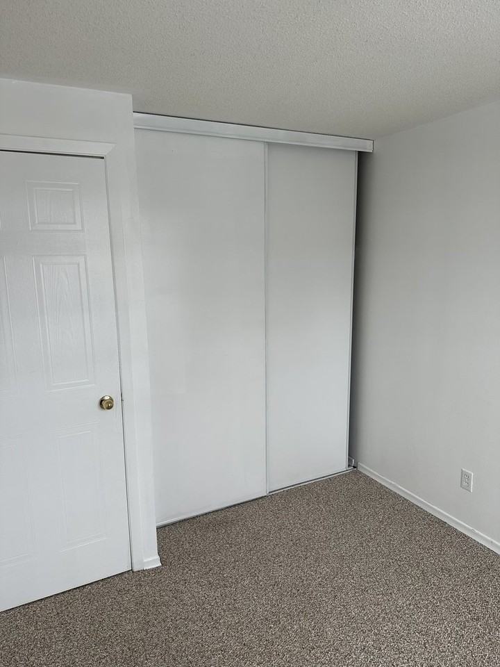 465 Woolwich St - Photo 5 of 17
