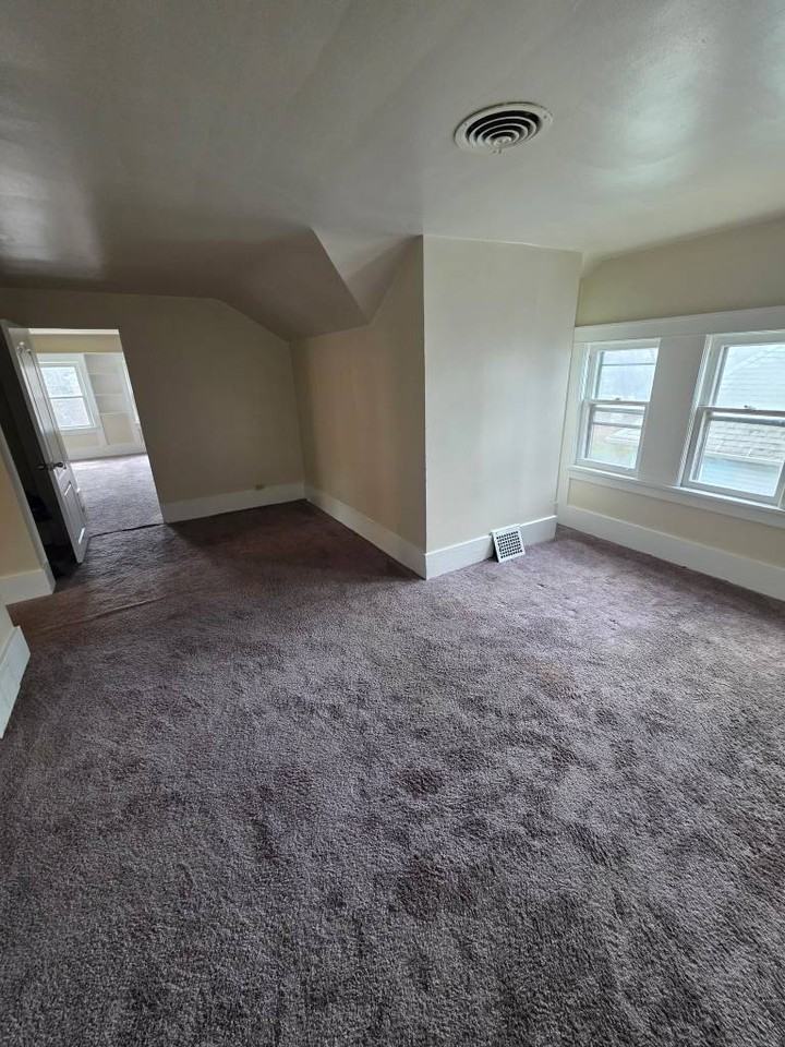 523 West 9th Street - Photo 2 of 9