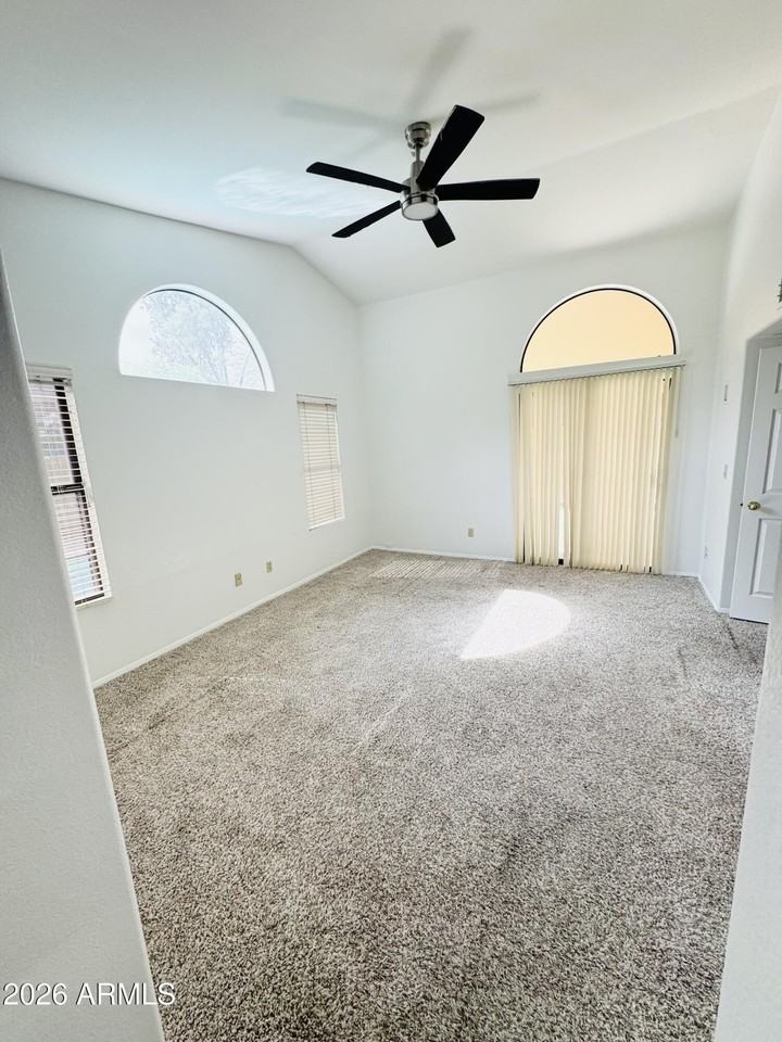 12770 N 89th St - Photo 5 of 34