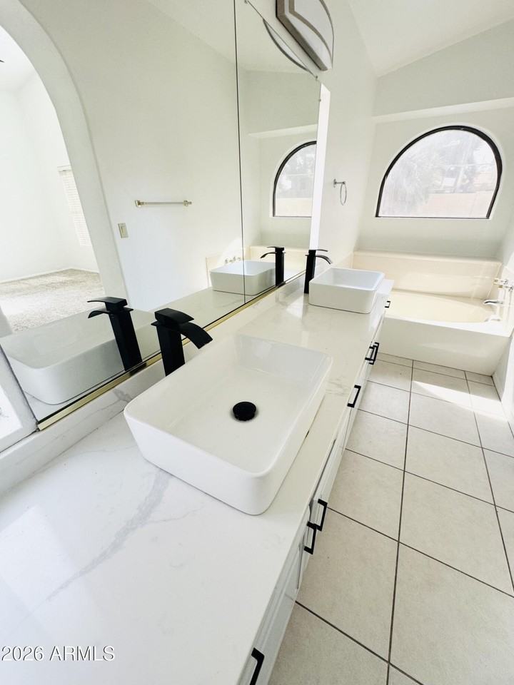 12770 N 89th St - Photo 6 of 34