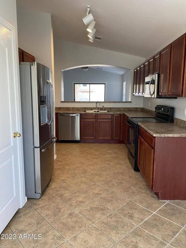 45462 W Tulip Ln - Photo 4 of 14