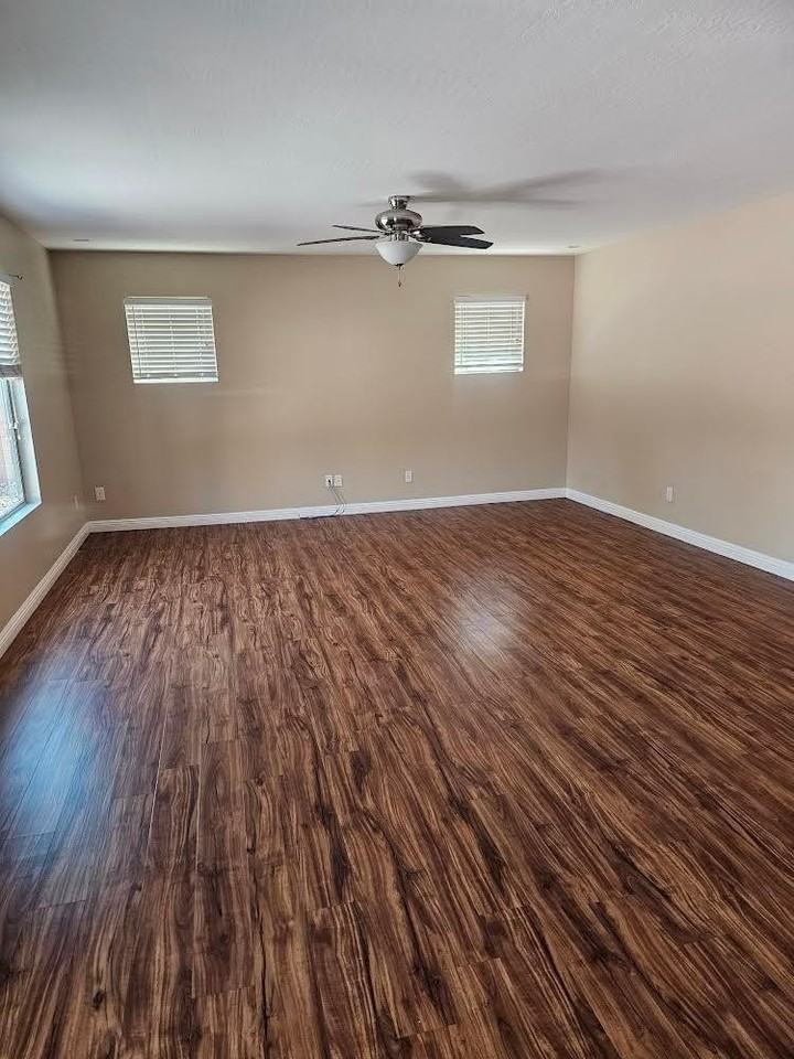 586 W Cobblestone Ct - Photo 2 of 18