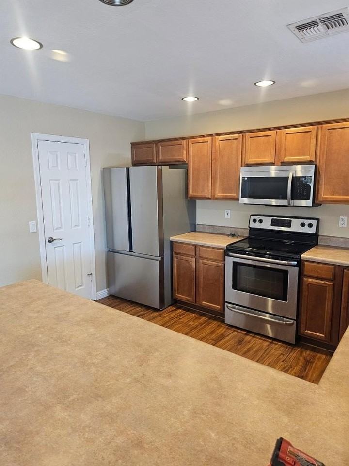 586 W Cobblestone Ct - Photo 5 of 18