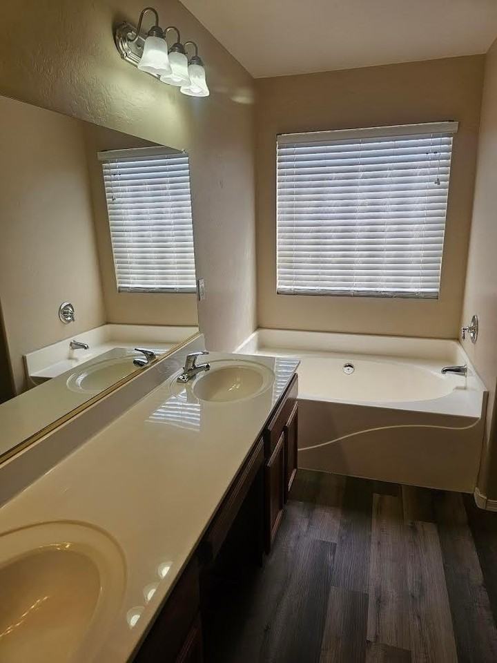 586 W Cobblestone Ct - Photo 6 of 18