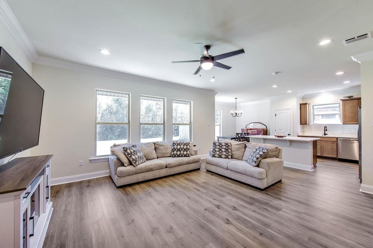 208 Marie Claire Dr - Photo 3 of 13