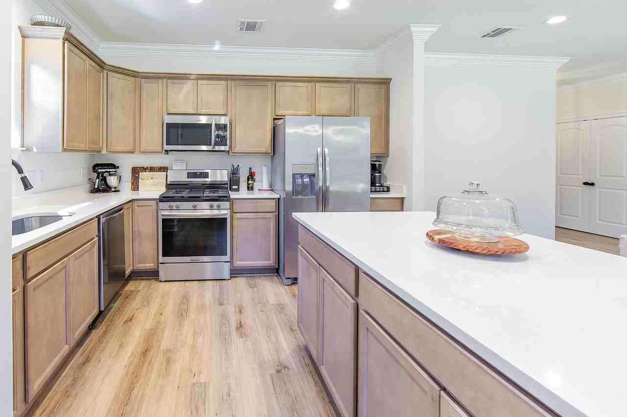 208 Marie Claire Dr - Photo 4 of 13