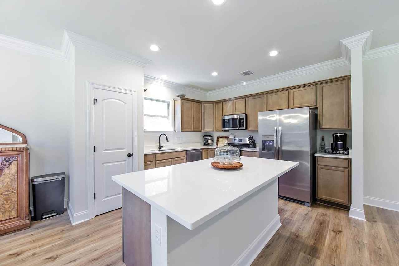 208 Marie Claire Dr - Photo 5 of 13