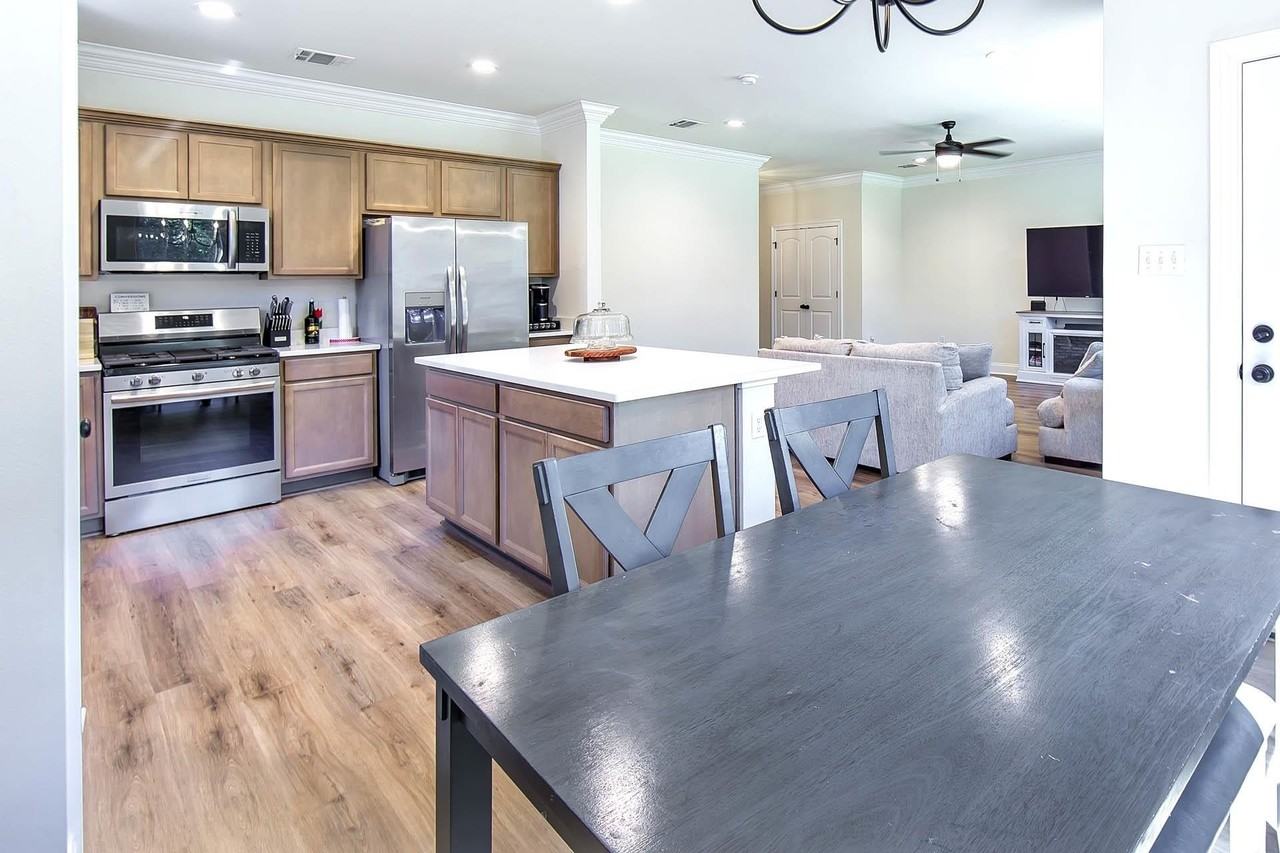 208 Marie Claire Dr - Photo 6 of 13