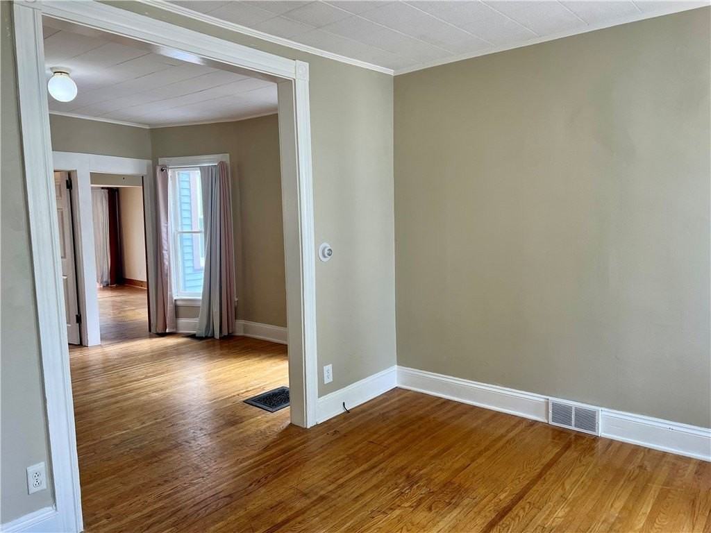 237 Richard St - Photo 7 of 24