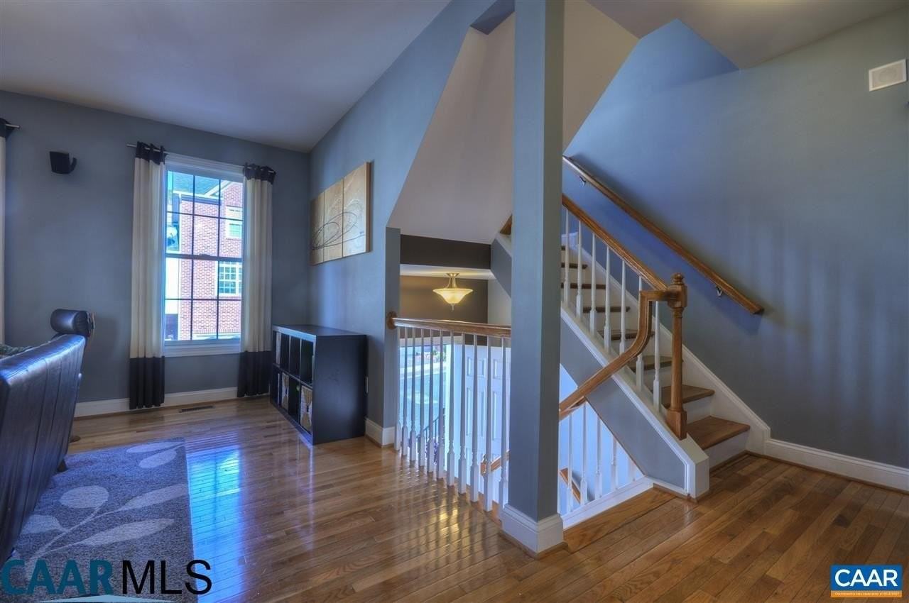 164 Brookwood Dr - Photo 4 of 50