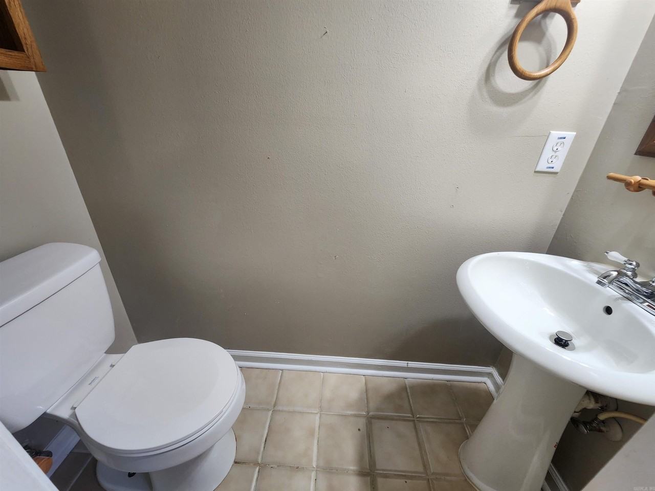 308 Ne 2nd St - Photo 4 of 9