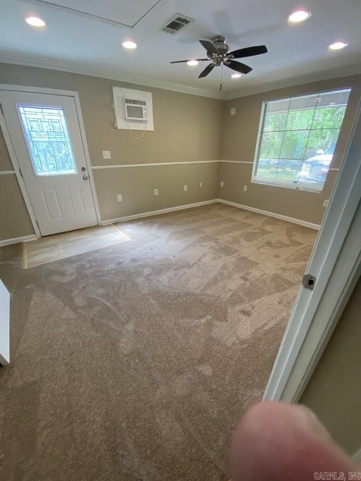 308 Ne 2nd St - Photo 5 of 9