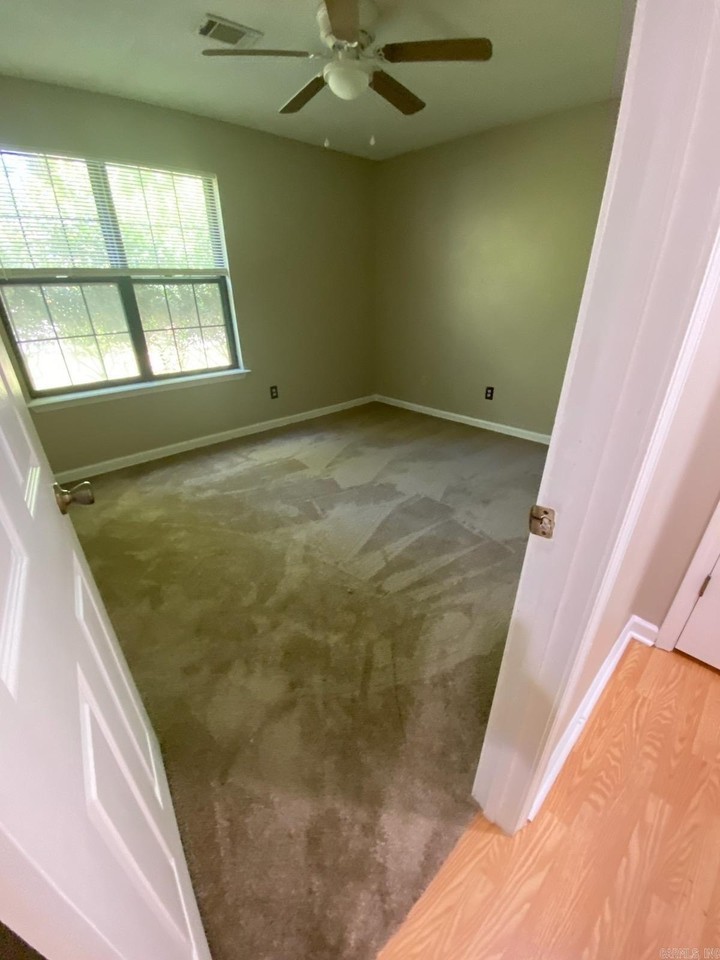 308 Ne 2nd St - Photo 7 of 9