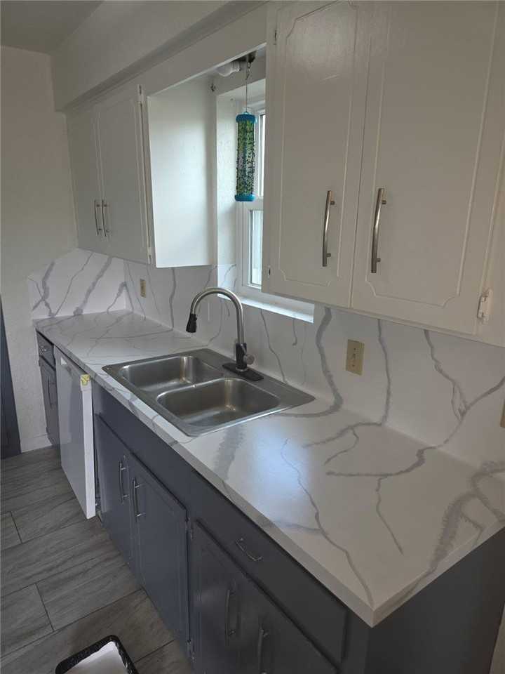 6617 Meadowbreeze Pkwy - Photo 3 of 9