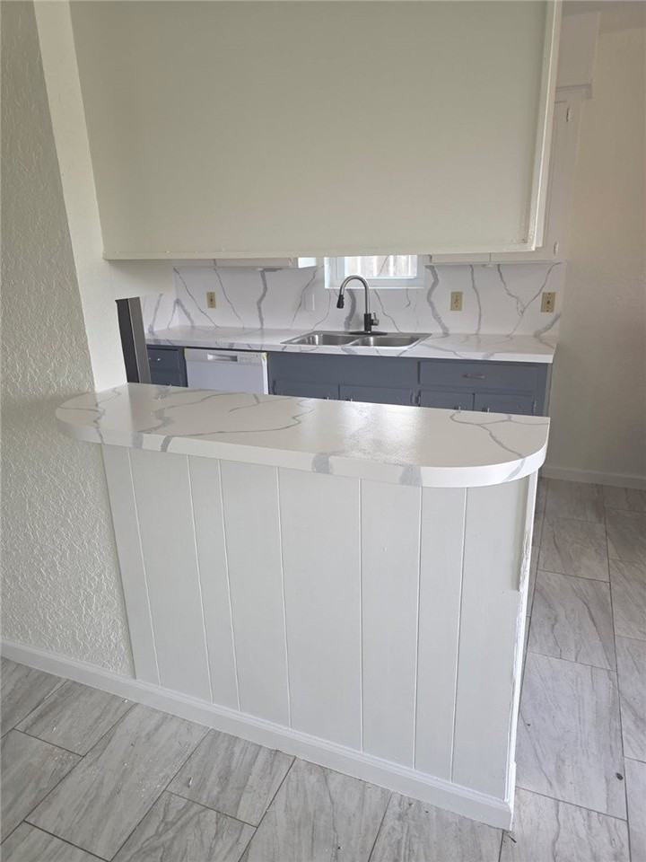 6617 Meadowbreeze Pkwy - Photo 4 of 9