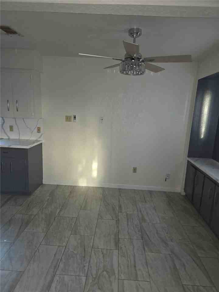 6617 Meadowbreeze Pkwy - Photo 5 of 9