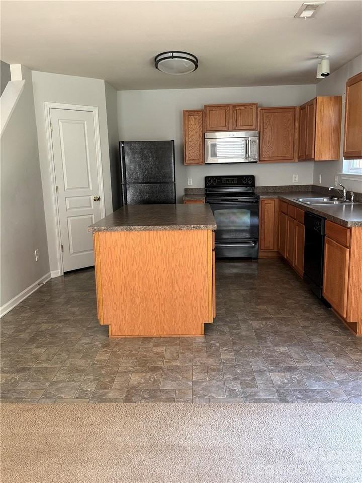 3329 Nevin Brook Rd - Photo 4 of 13