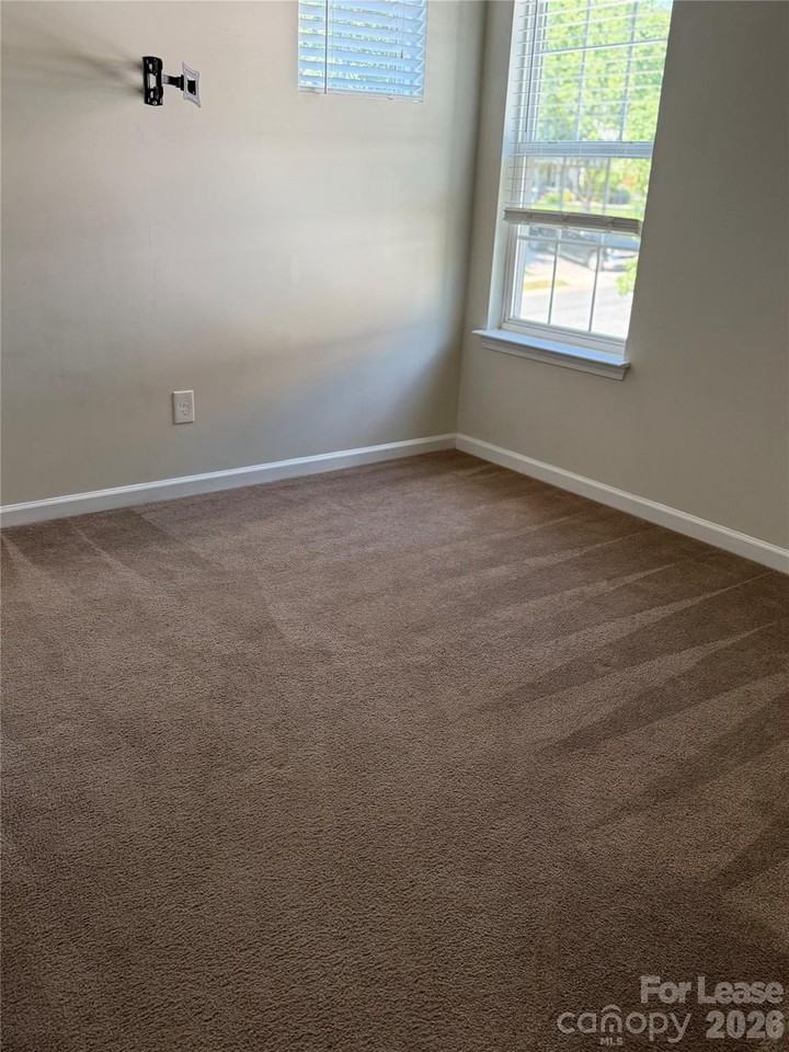 3329 Nevin Brook Rd - Photo 7 of 13