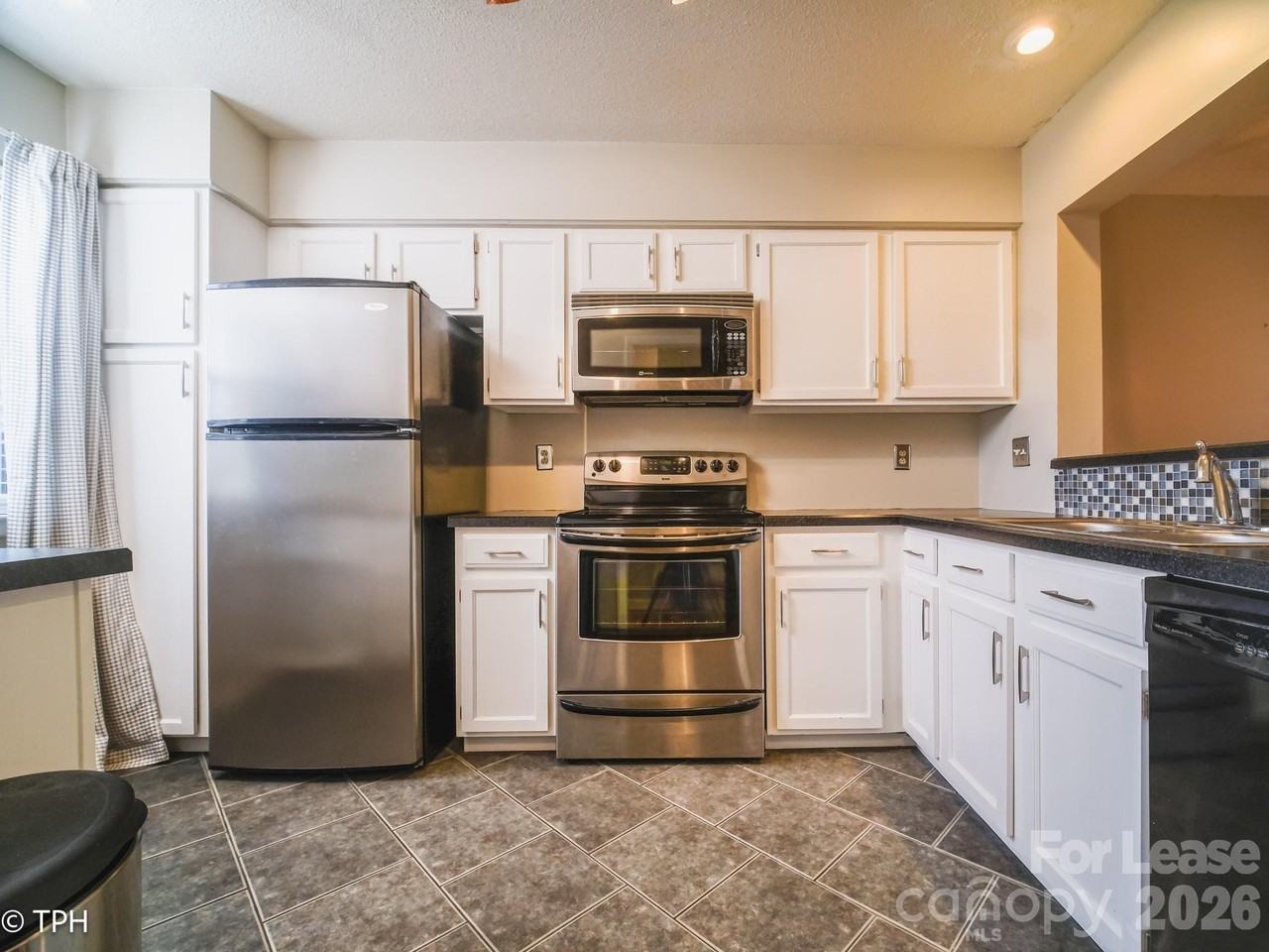 6124 Heath Ridge Ct - Photo 2 of 29
