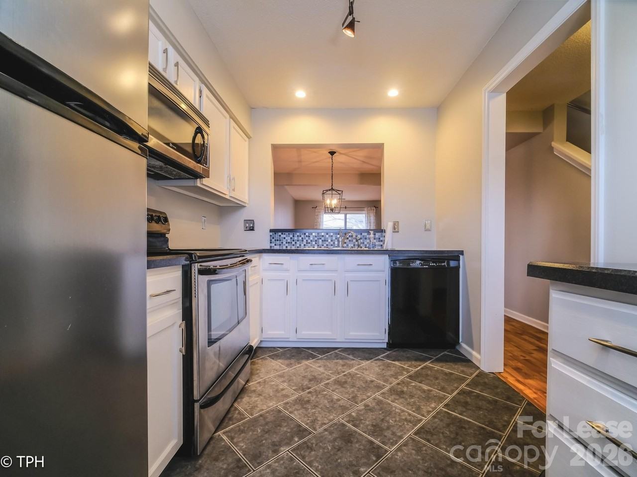 6124 Heath Ridge Ct - Photo 3 of 29
