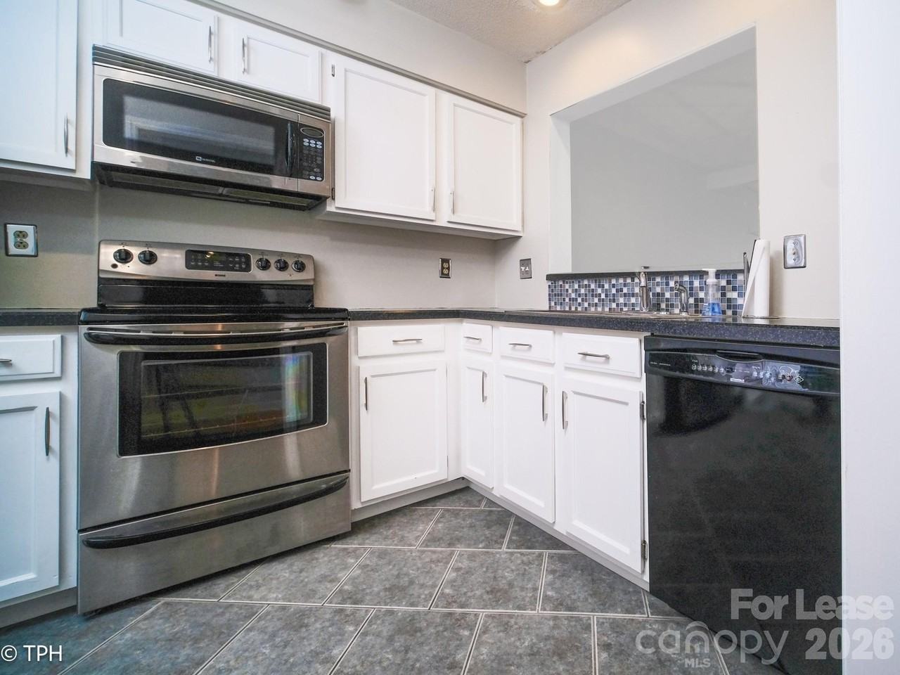 6124 Heath Ridge Ct - Photo 6 of 29