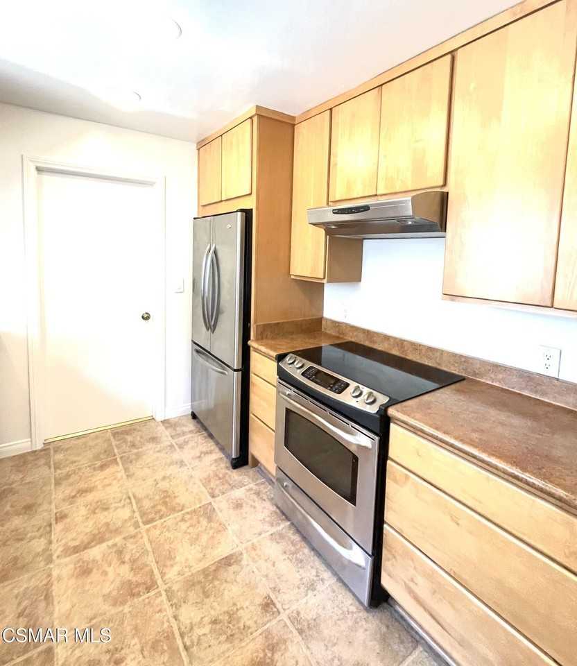 1045 Marvista Ave - Photo 5 of 27