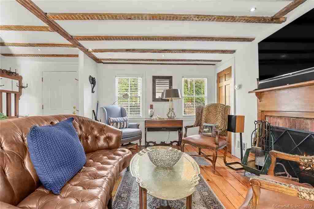 49 Hollow Tree Ridge Rd - Photo 7 of 25