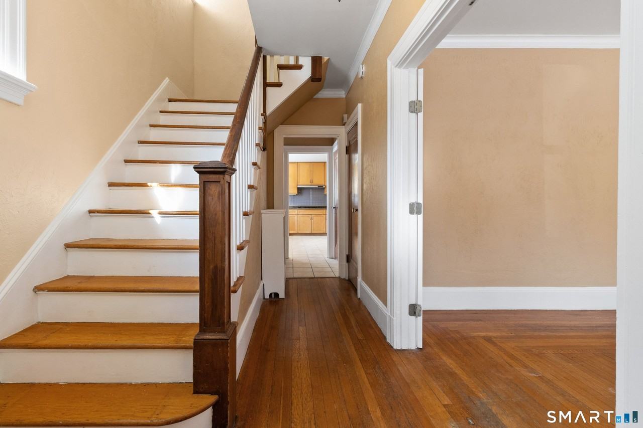 1955 Chapel St - Photo 3 of 29