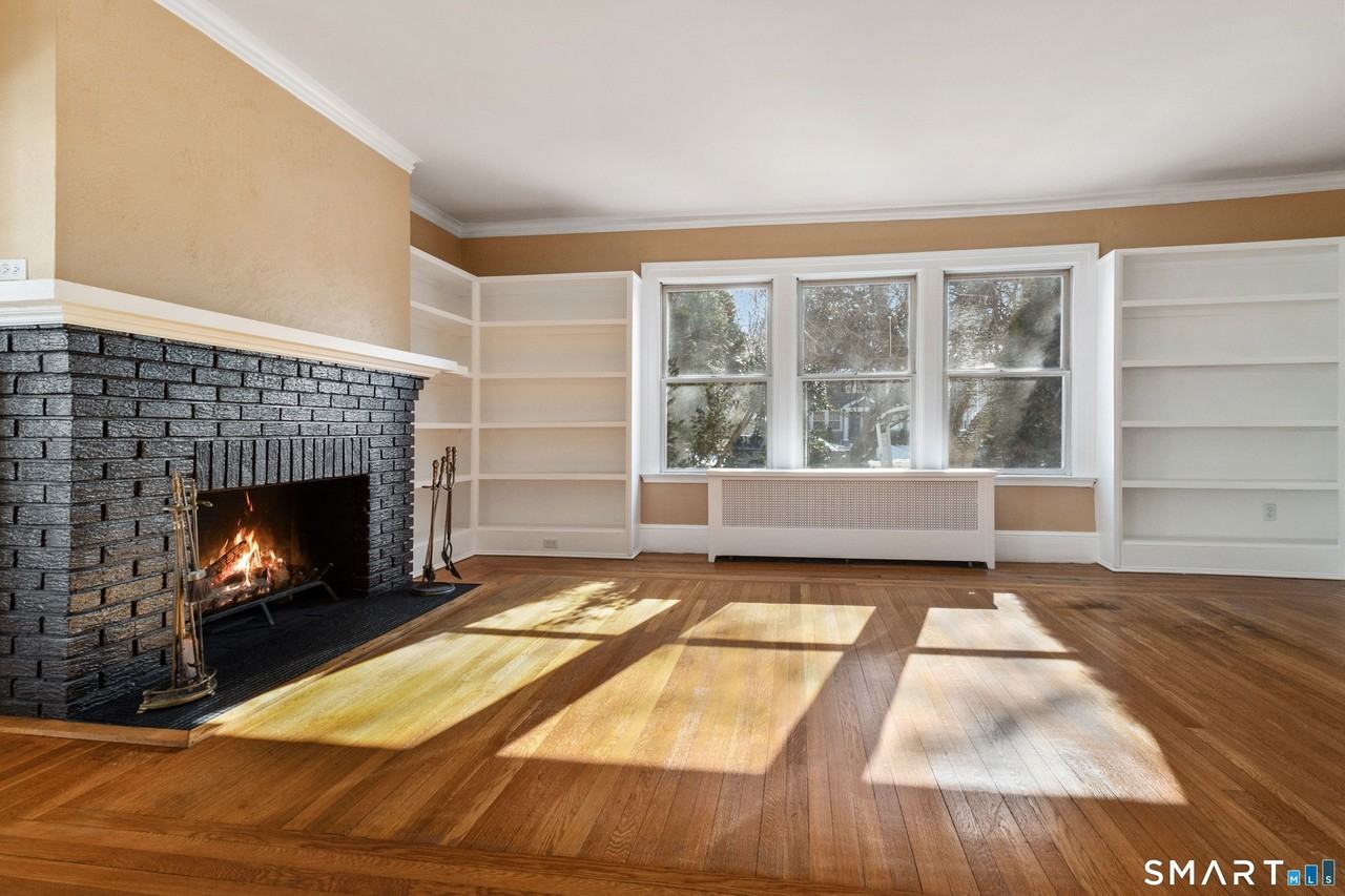 1955 Chapel St - Photo 5 of 29