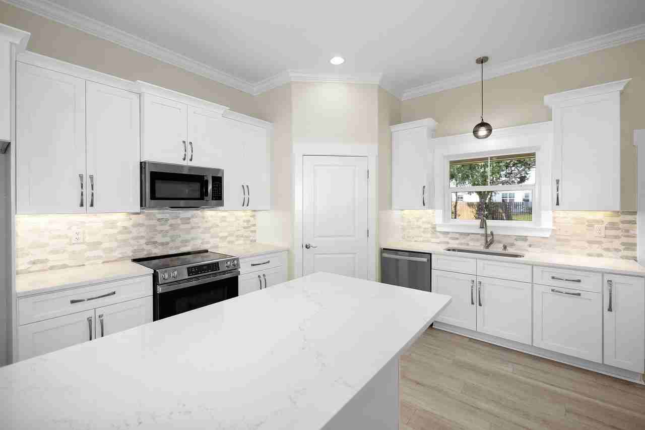 61 Spruce St - Photo 3 of 34