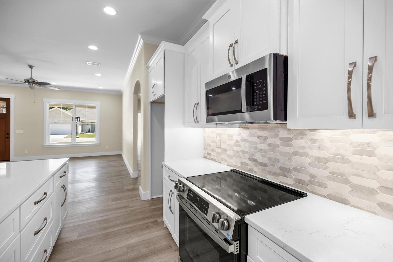 61 Spruce St - Photo 4 of 34