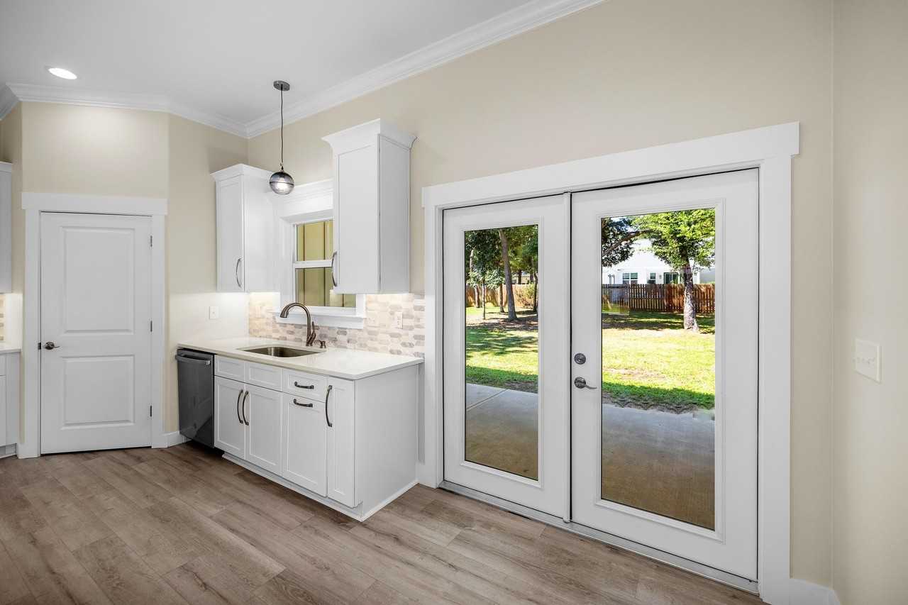 61 Spruce St - Photo 6 of 34