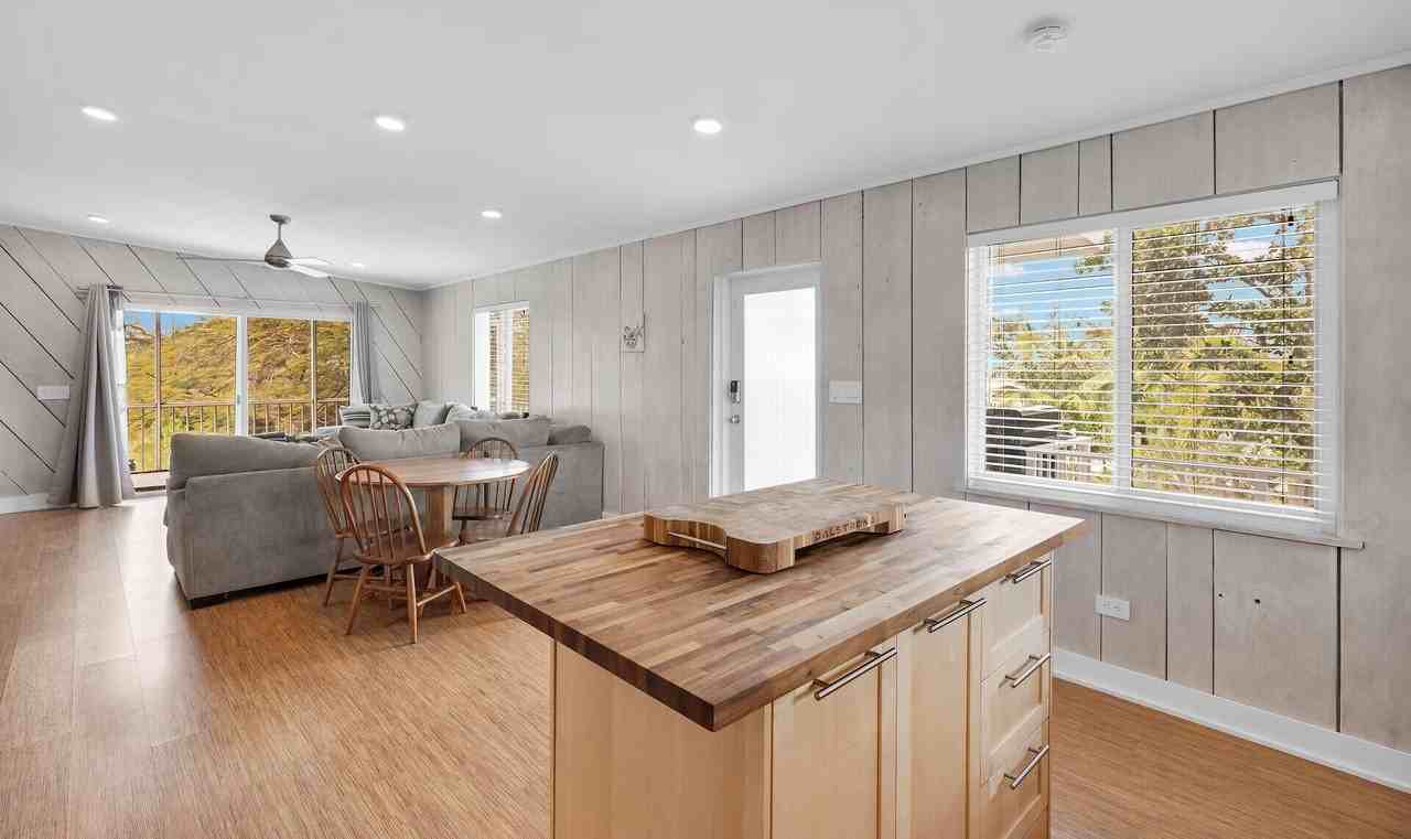 154 Hibiscus St - Photo 3 of 18