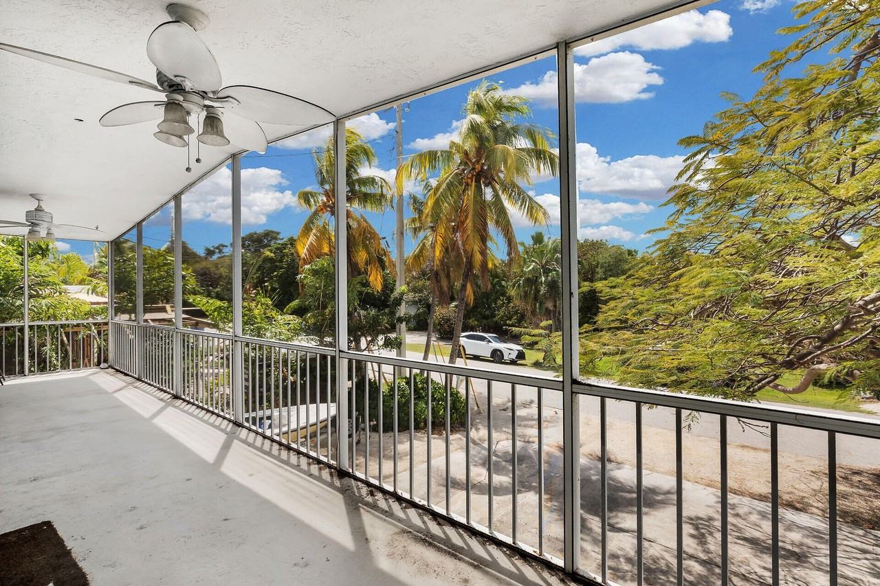 154 Hibiscus St - Photo 6 of 18