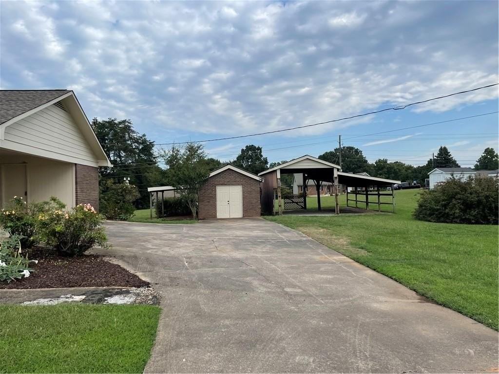 119 Sawnee Dr - Photo 4 of 16