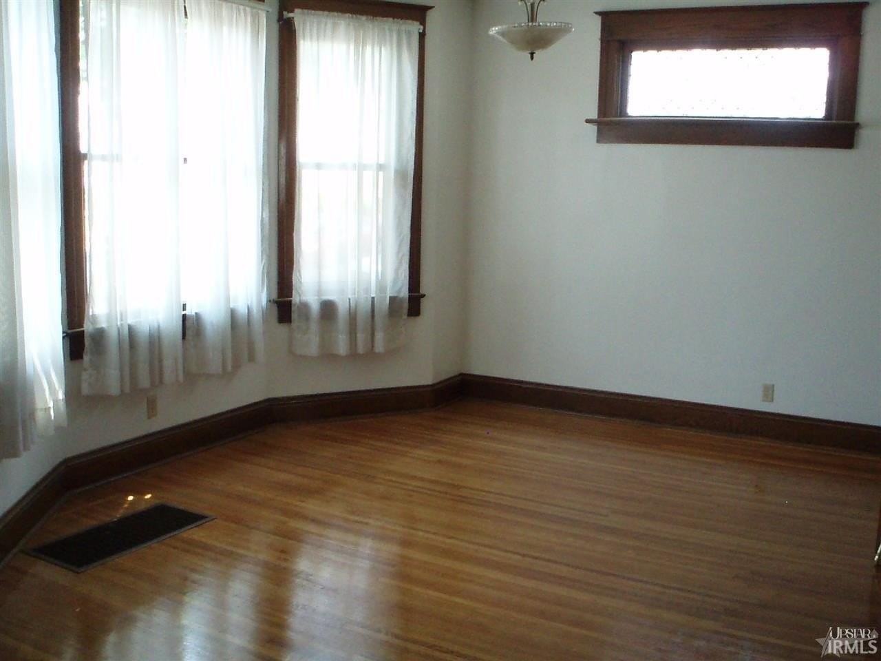 636 Huffman St - Photo 2 of 25