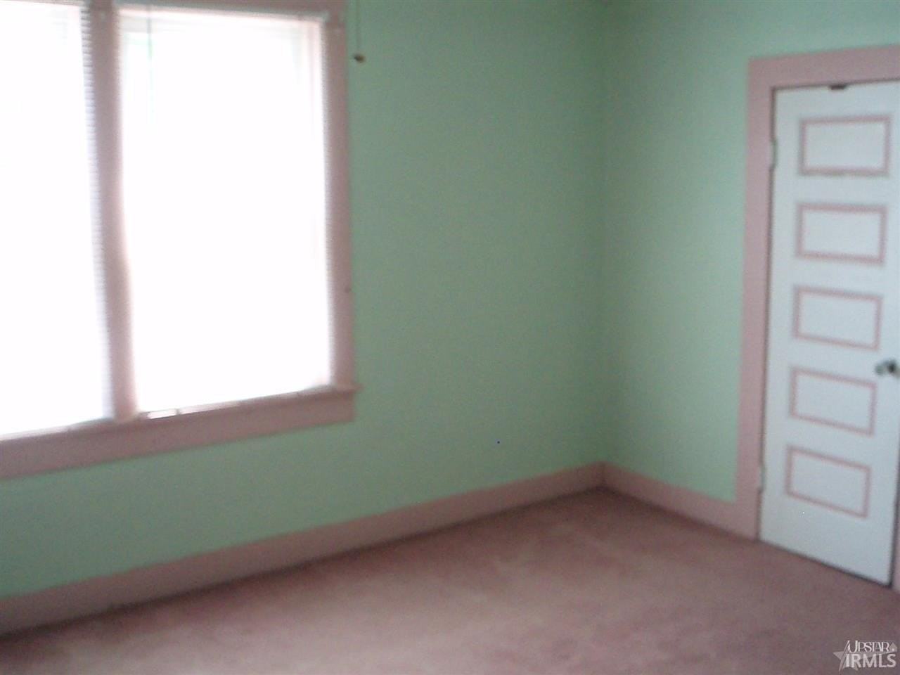 636 Huffman St - Photo 7 of 25