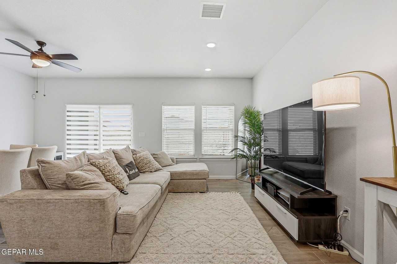 6556 Ta Suil Pl - Photo 4 of 34