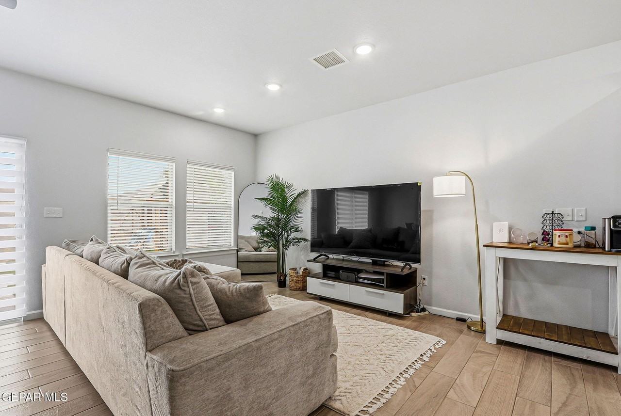 6556 Ta Suil Pl - Photo 5 of 34