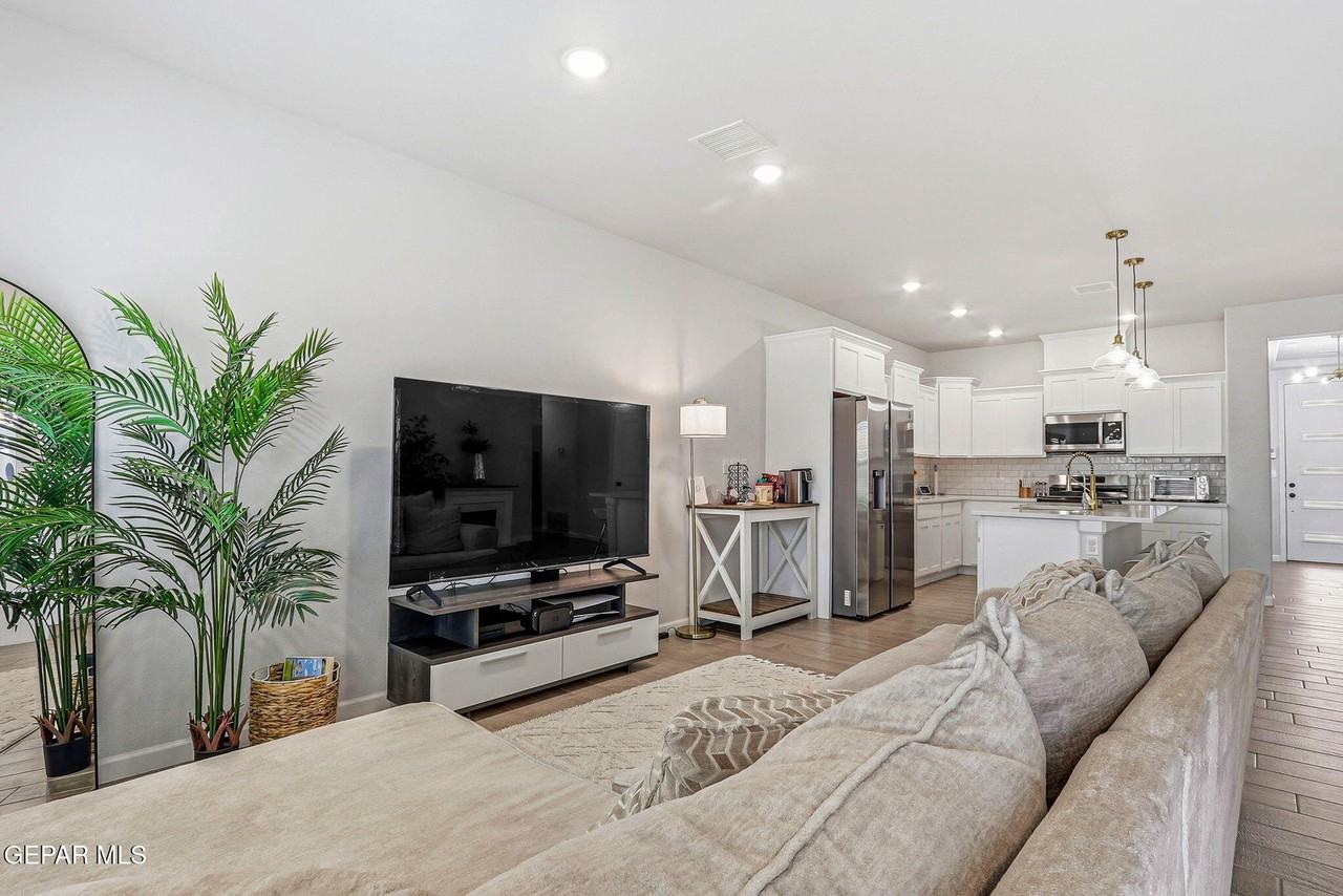 6556 Ta Suil Pl - Photo 7 of 34