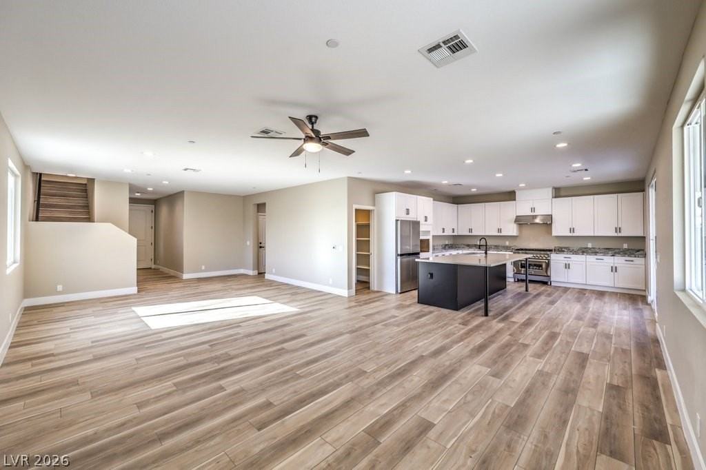 729 N Milan St - Photo 5 of 18
